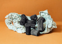 Charger l'image dans la galerie, Lot de petits morceaux de charbon Binchotan ~ 100gr