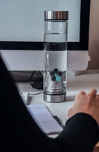 Charger l'image dans la galerie, Gourde 550ml en verre borosilicate avec son morceau de charbon actif binchotan