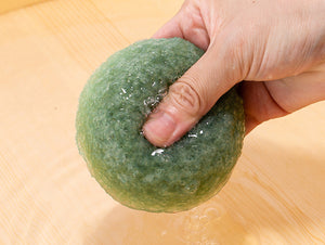 Éponge pour visage Konjac bio japonaise au thé vert Matcha