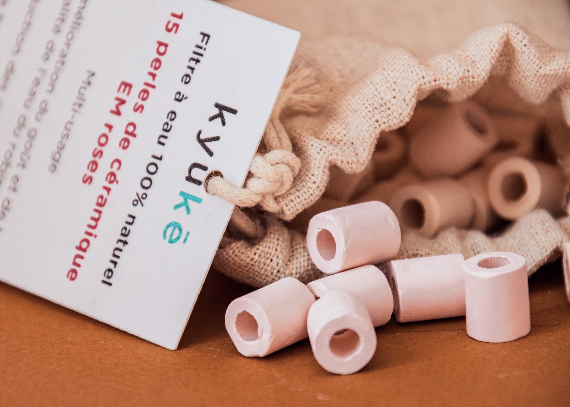 Sachet de 15 perles de céramique roses – Kyuké